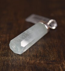 SS Aquamarine Polished Crystal Cap-Set Pendant