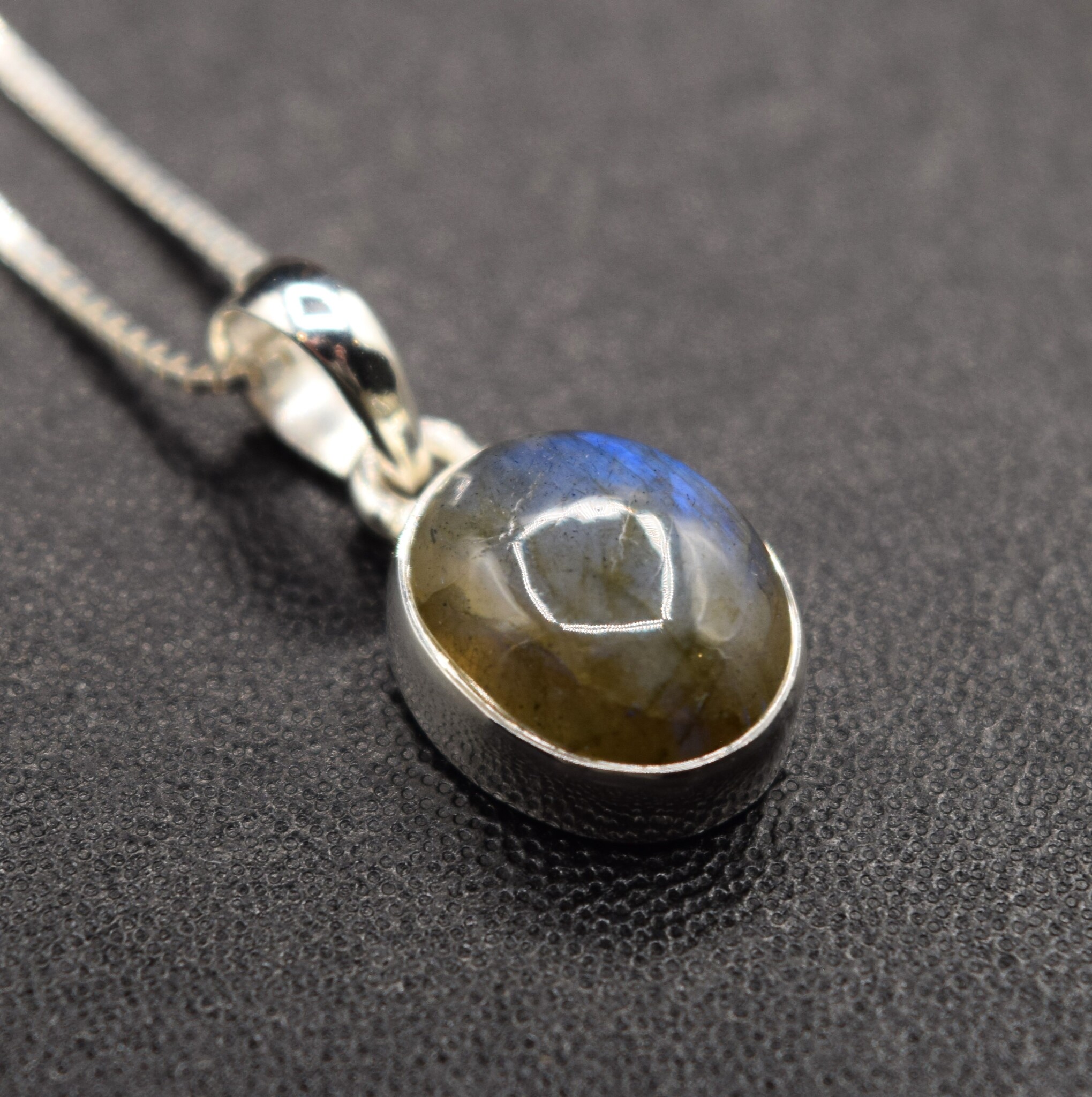 SAF 006 SS Labradorite 6x8mm Oval Pendant With Box Chain Necklace, 18"