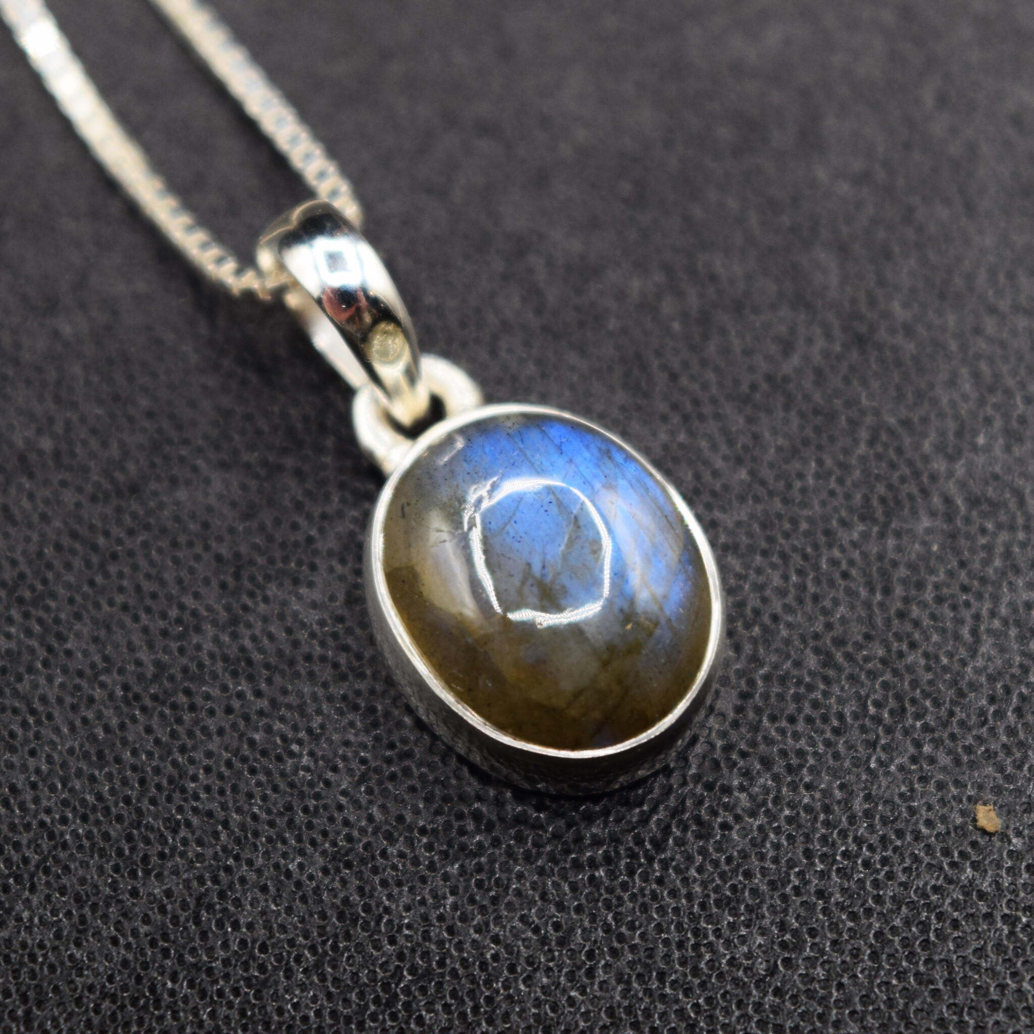 SAF 006 SS Labradorite 6x8mm Oval Pendant With Box Chain Necklace, 18"