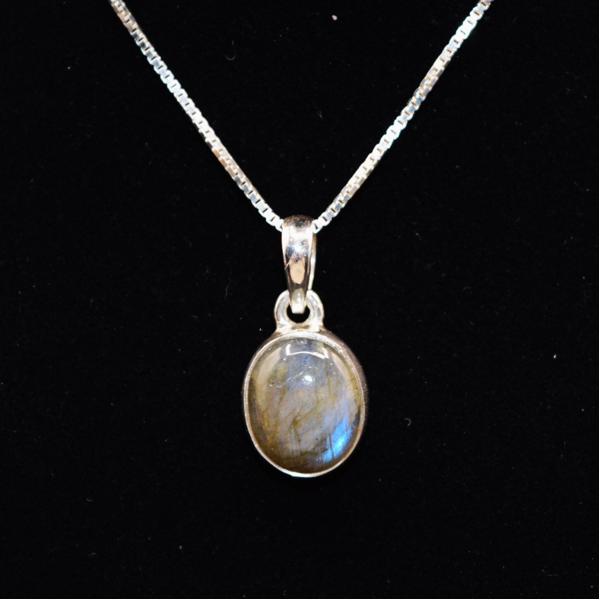 SAF 006 SS Labradorite 6x8mm Oval Pendant With Box Chain Necklace, 18"