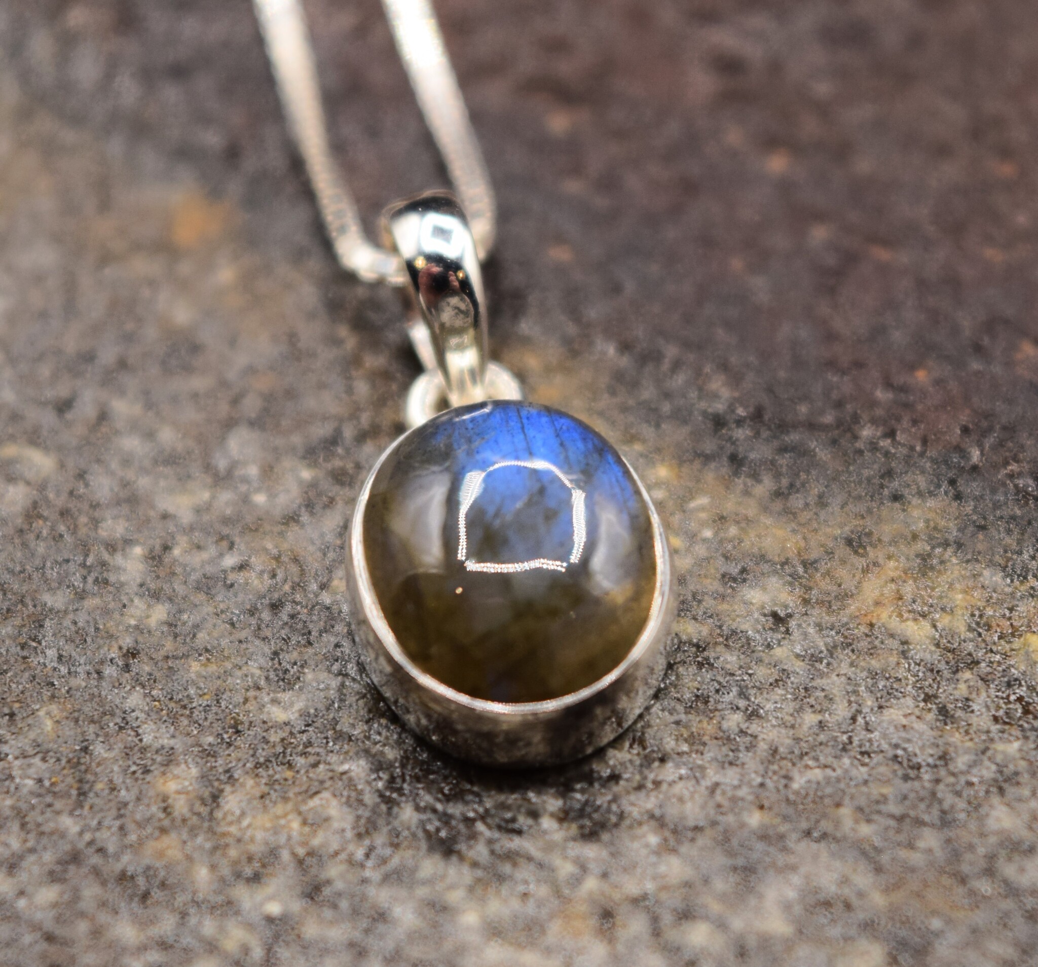 SAF 006 SS Labradorite 6x8mm Oval Pendant With Box Chain Necklace, 18"