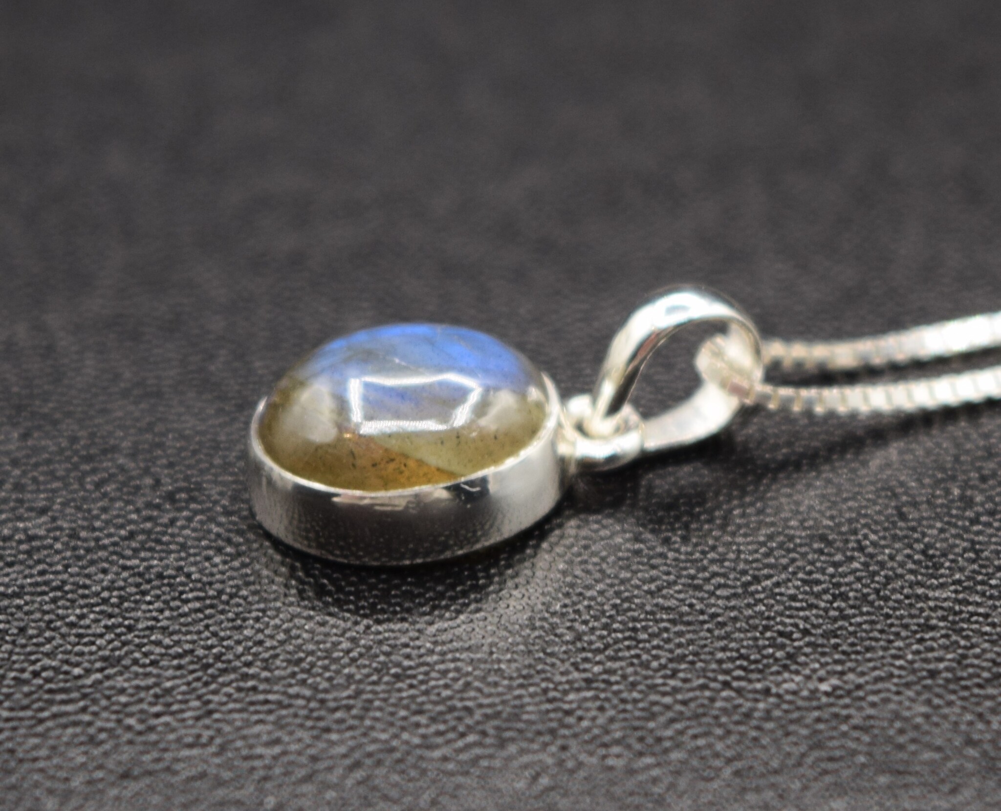 SAF 006 SS Labradorite 6x8mm Oval Pendant With Box Chain Necklace, 18"