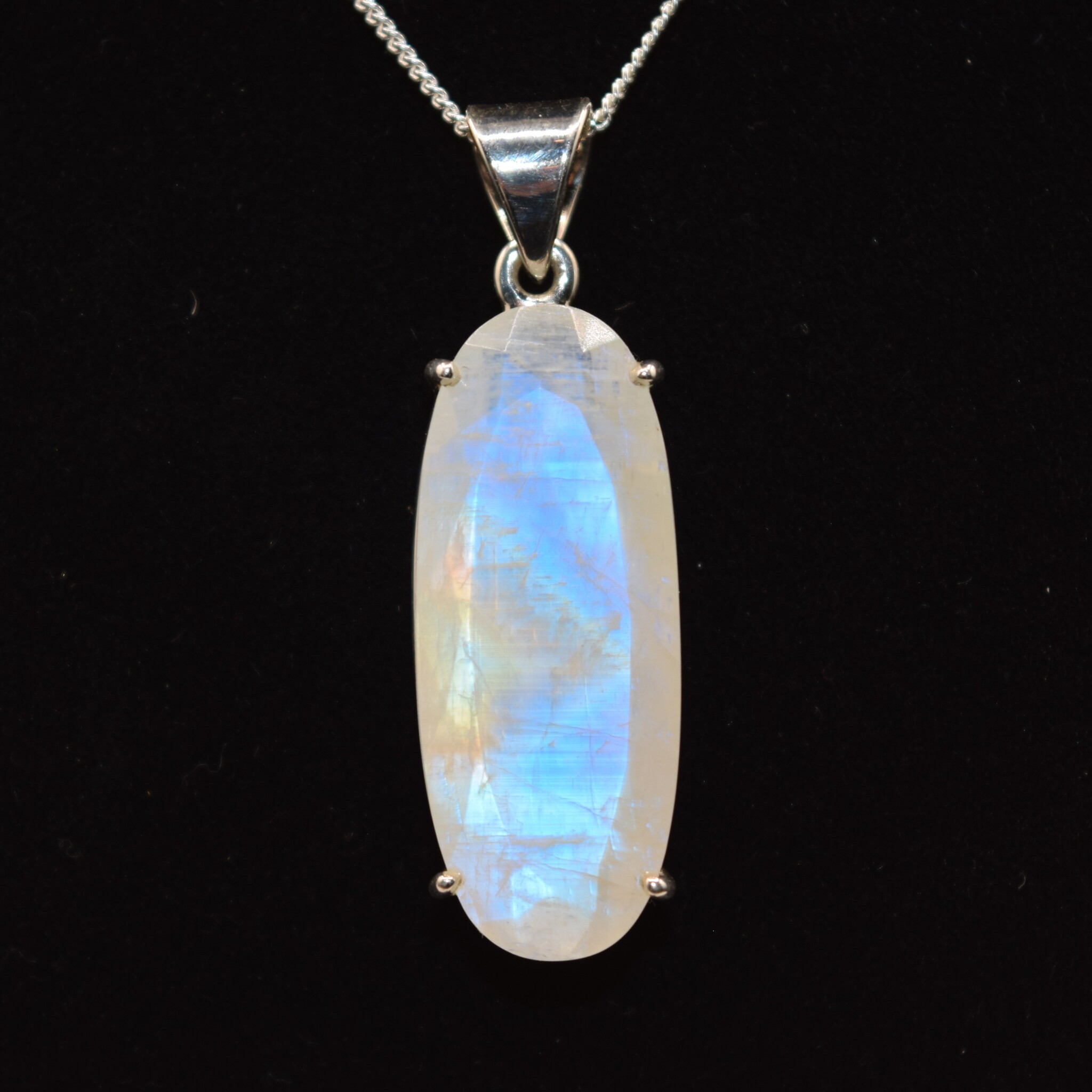 VIT 005 SS Rainbow Moonstone Oval 32mm Necklace 18"