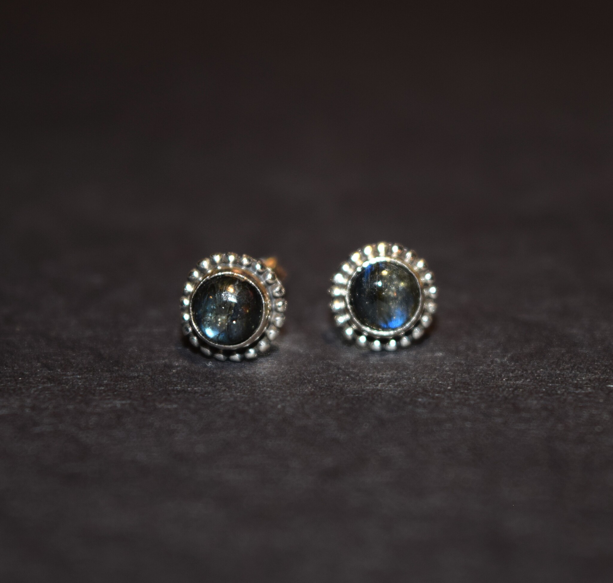 SS Labradorite Round Cab 5mm Bezel Set with Dotted Edge Stud Earrings