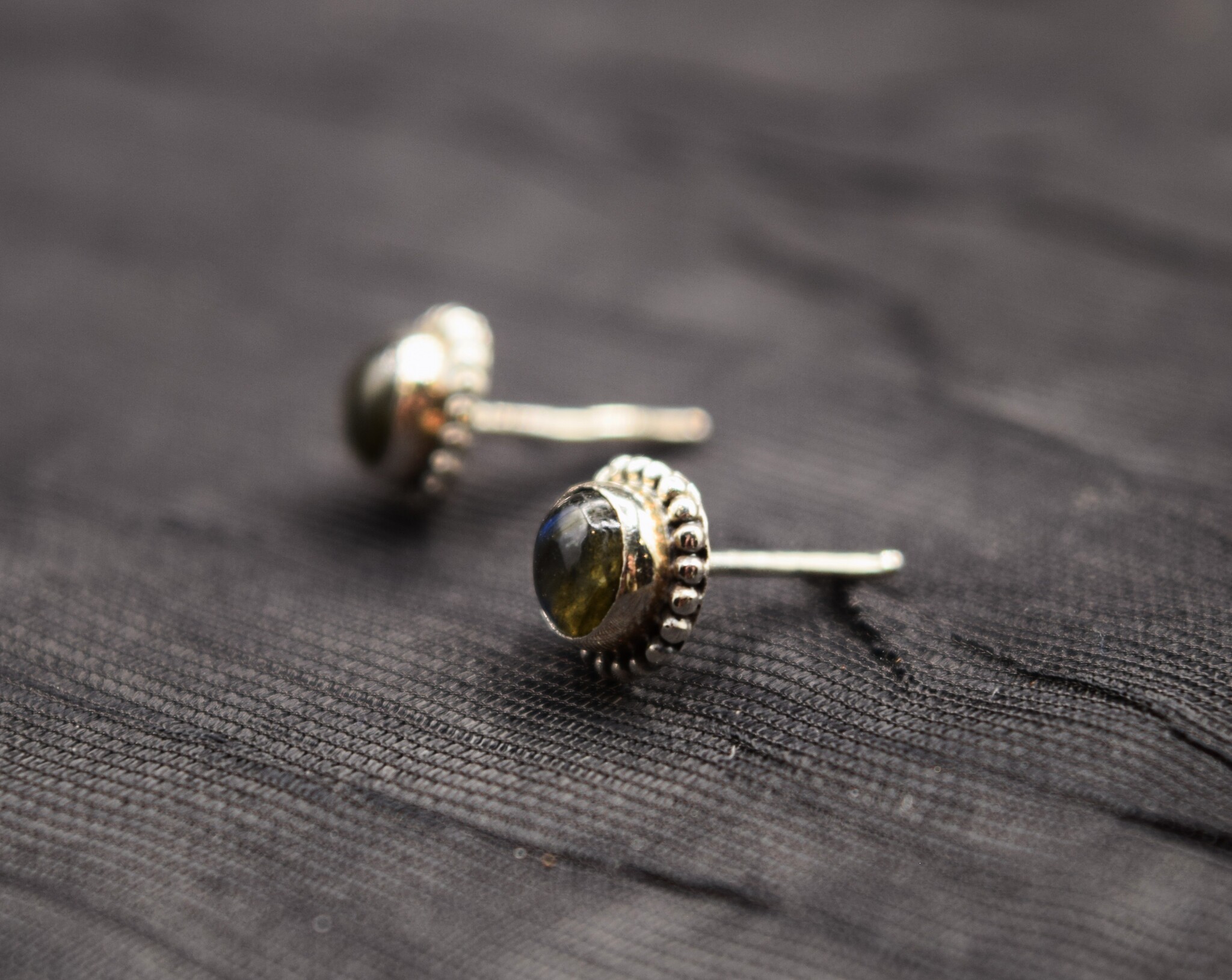SS Labradorite Round Cab 5mm Bezel Set with Dotted Edge Stud Earrings