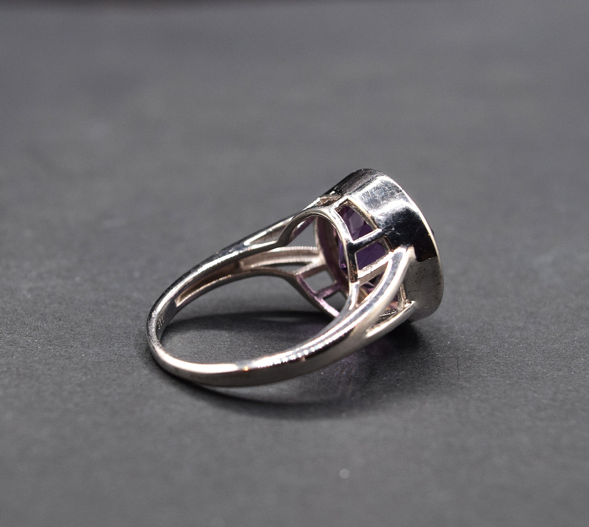 SAF 006 SS Amethyst 15mm Round Bezel Set Ring Size 7