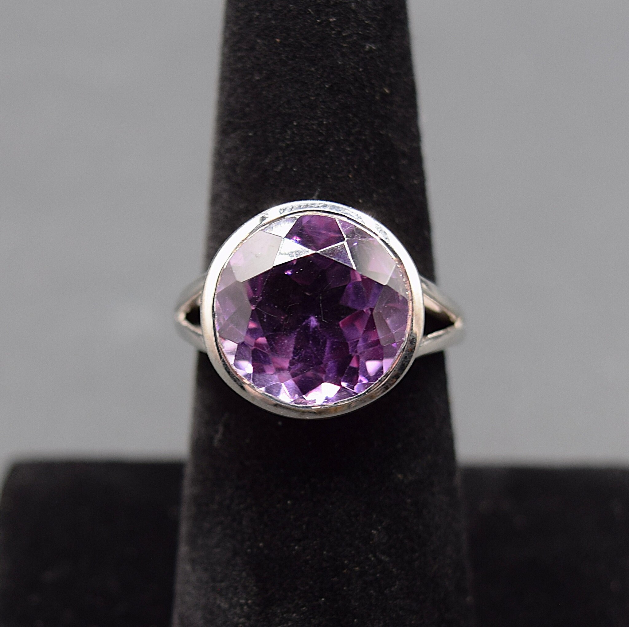 SAF 006 SS Amethyst 15mm Round Bezel Set Ring Size 7