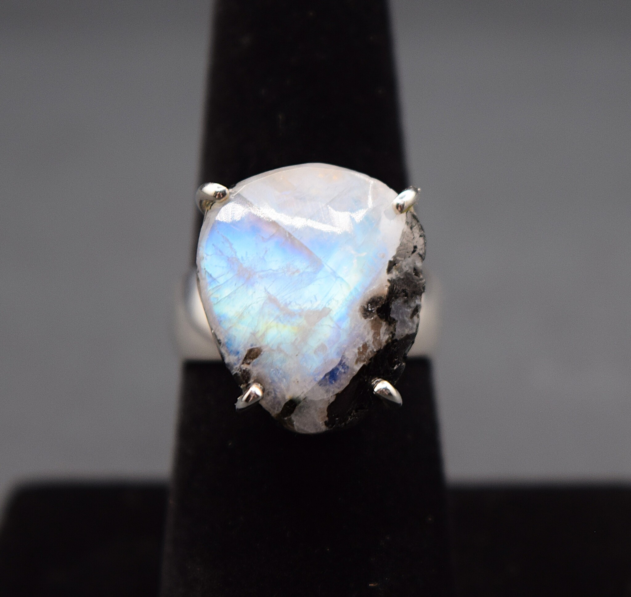 VIT 005 SS Rainbow Moonstone 16mm Freeform 4-Prong Set Ring Size 7.5