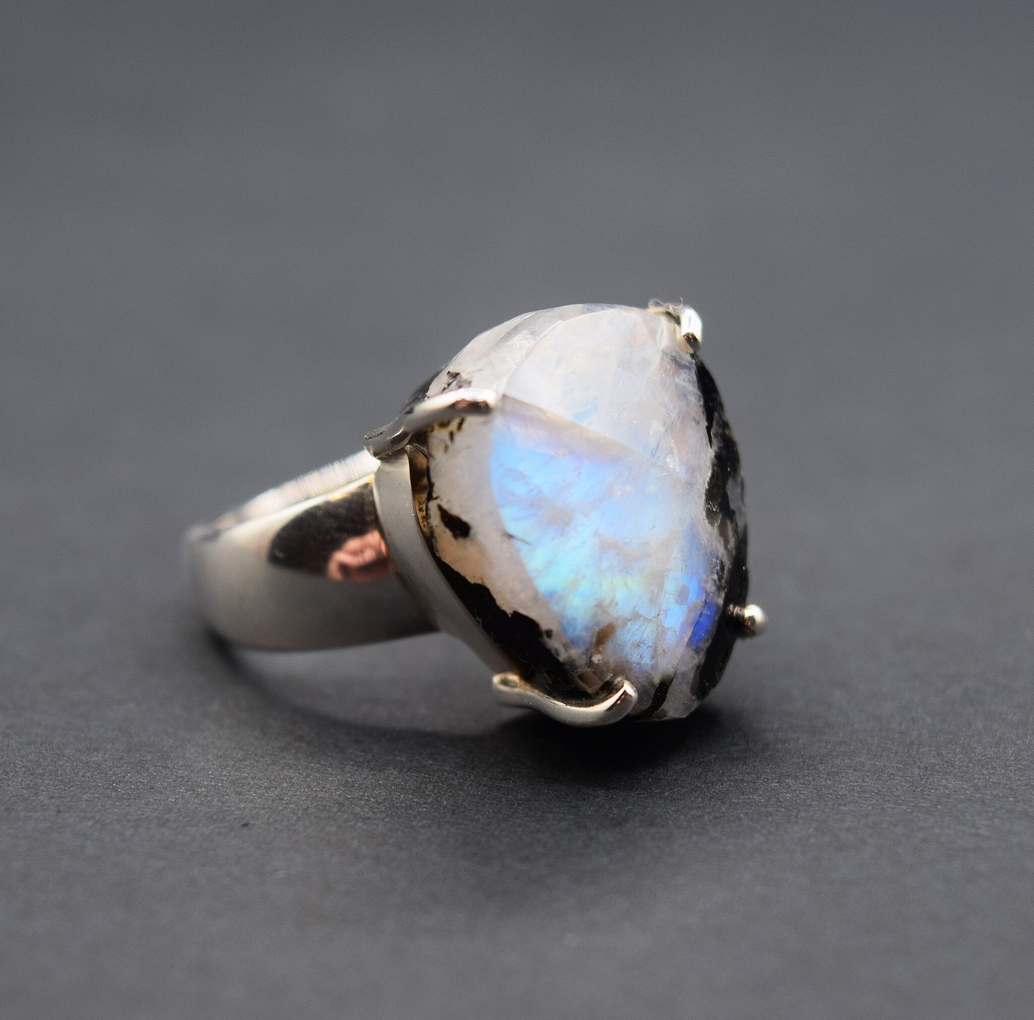 VIT 005 SS Rainbow Moonstone 16mm Freeform 4-Prong Set Ring Size 7.5