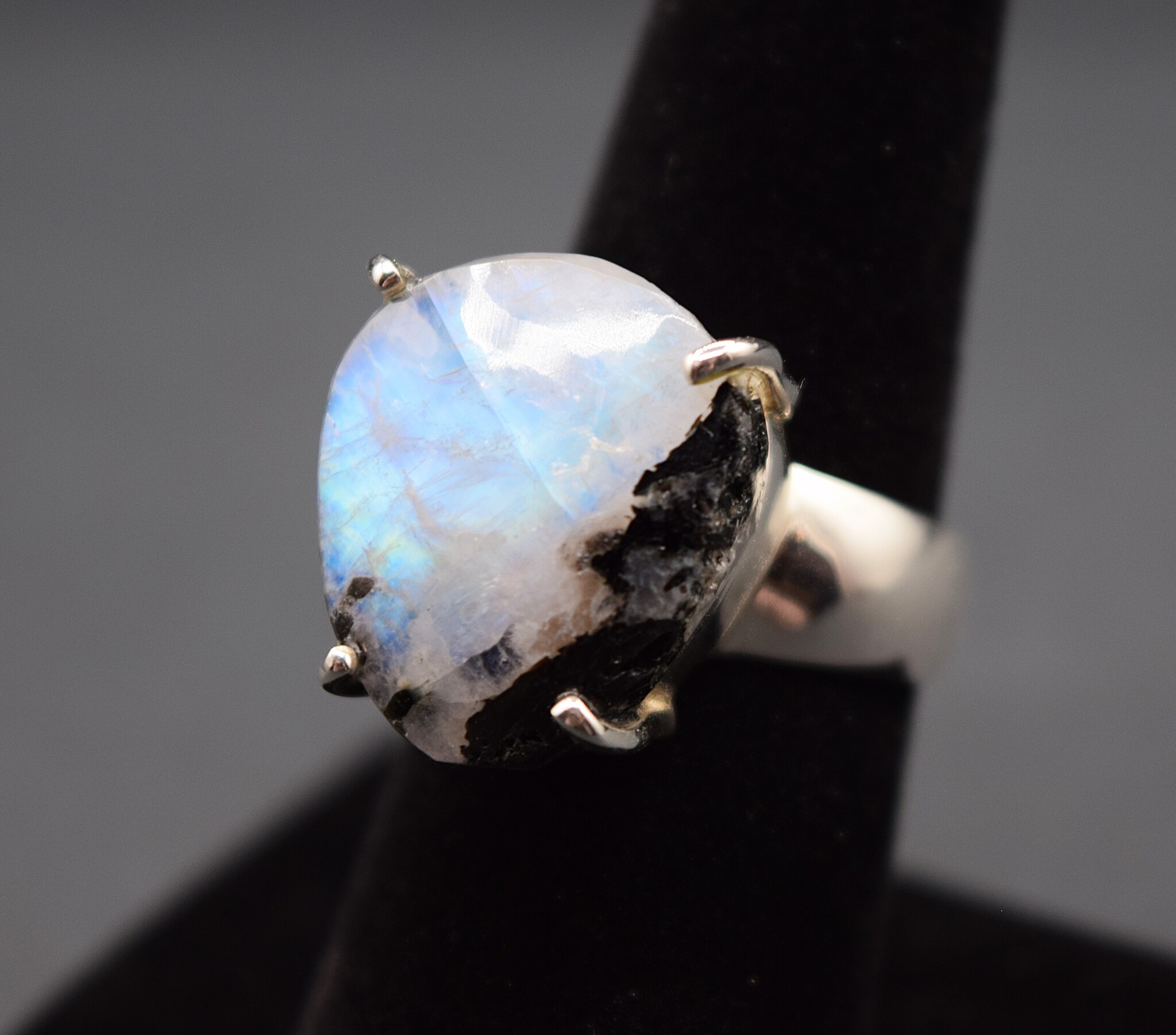 VIT 005 SS Rainbow Moonstone 16mm Freeform 4-Prong Set Ring Size 7.5