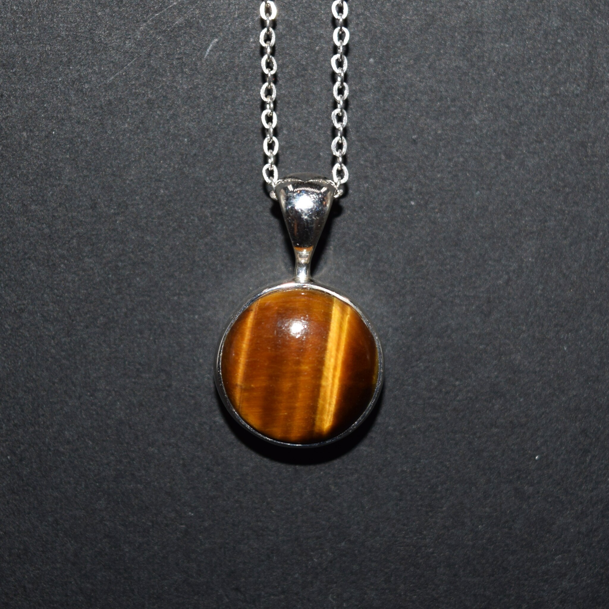 SS Tiger 10mm Round Cabachon Bezel Set Necklace on 18" Chain