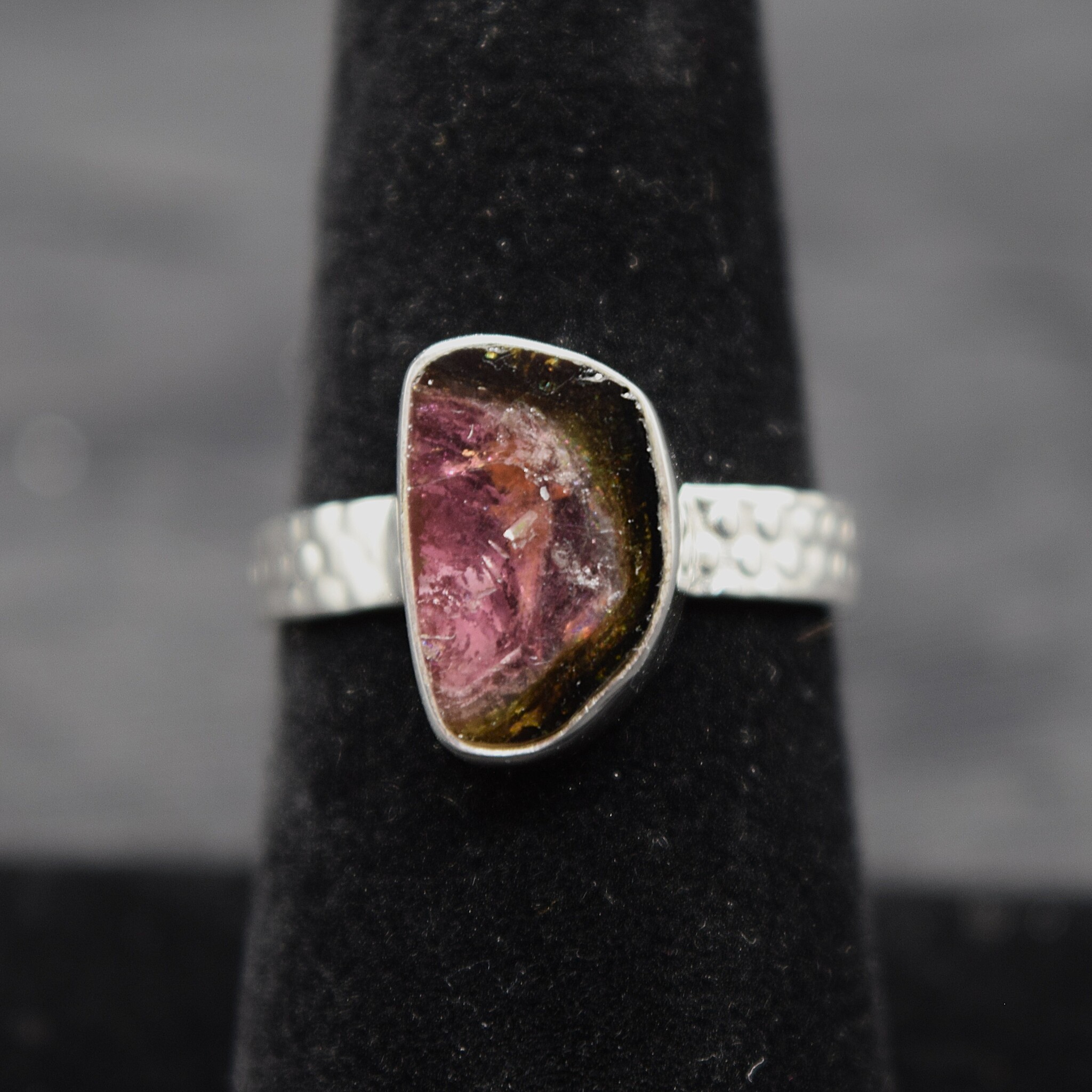 SS Watermelon Tourmaline Polished 14x10mm Freeform Slice Bezel Set with Dotted Band Design Ring, Sz. 7.75