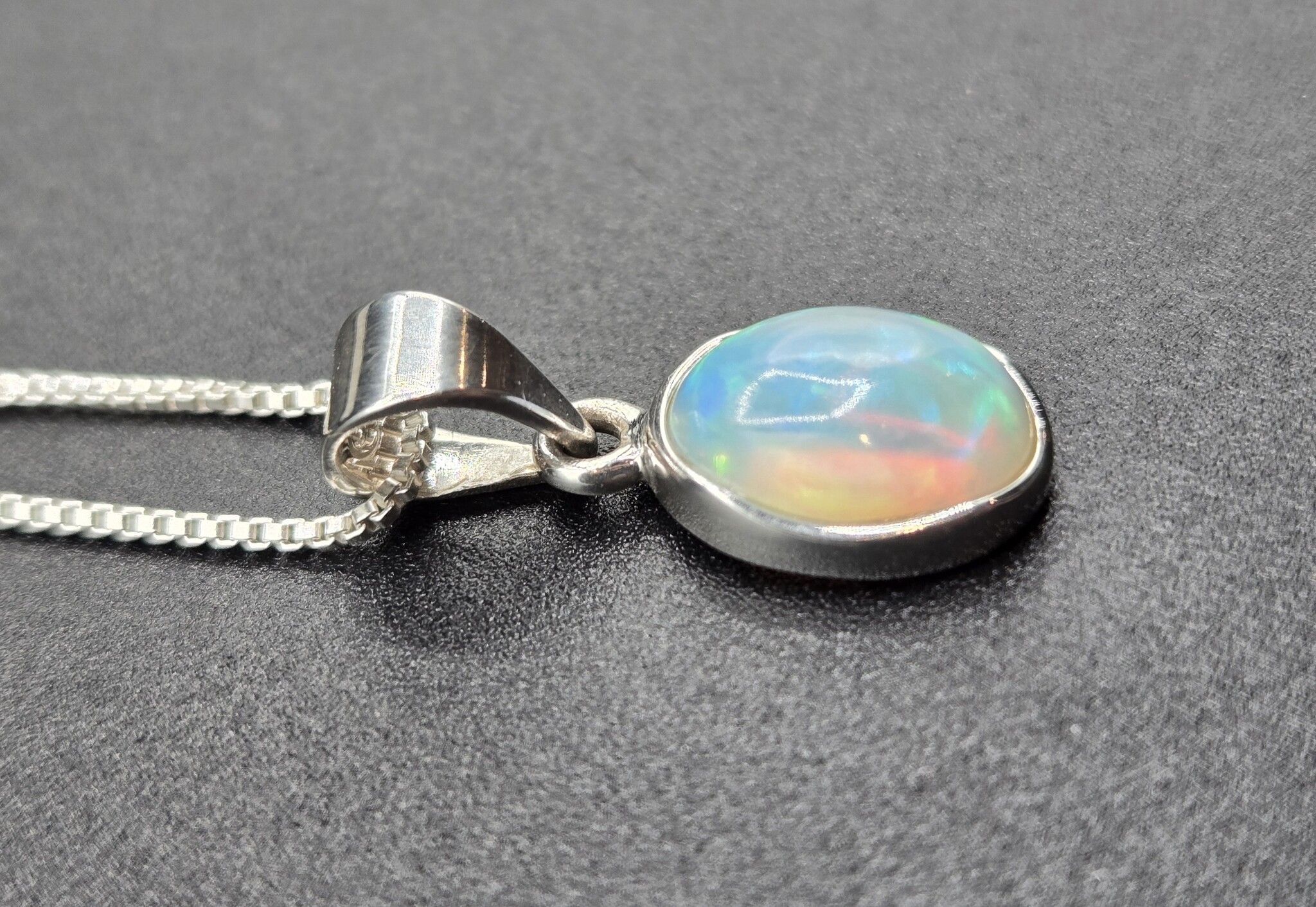 VIT 005 SS Ethiopian Opal 10mm Oval Polished Bezel Set Necklace 18"