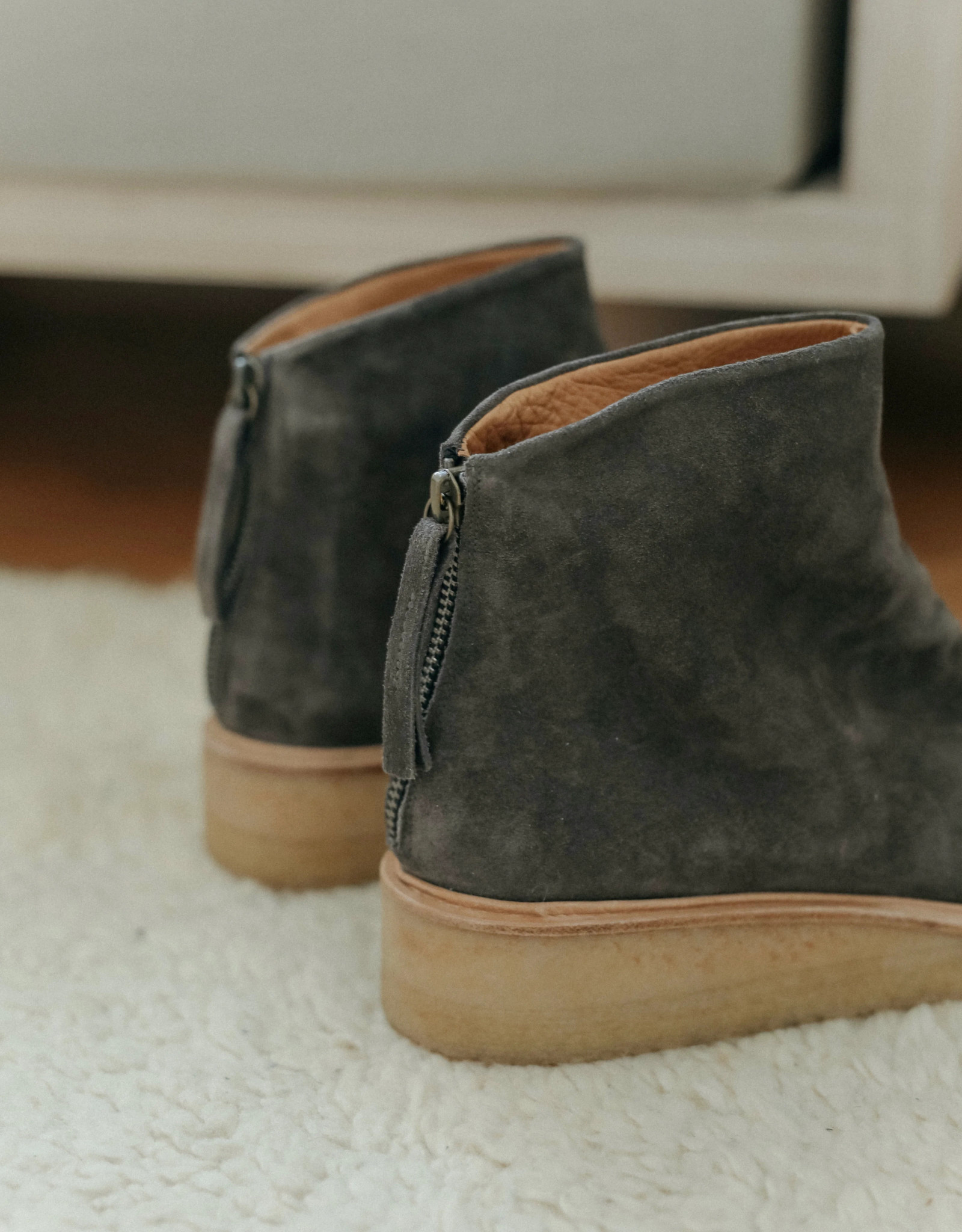 Coclico Anthracite Suede Hop Boots