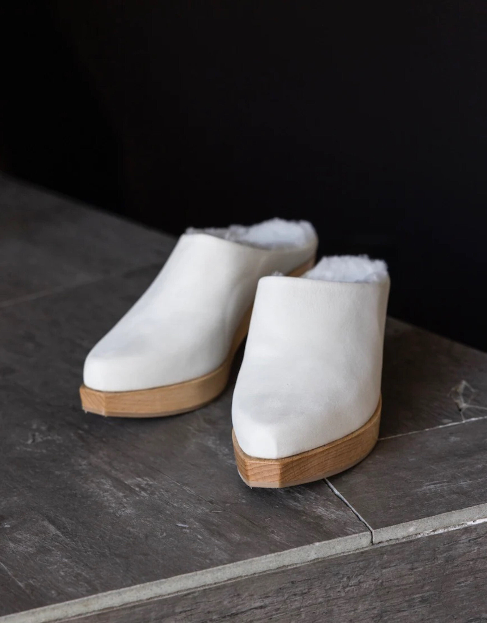 Coclico Coclico Griege Nubuck & Blanco Shearling Kera Clogs