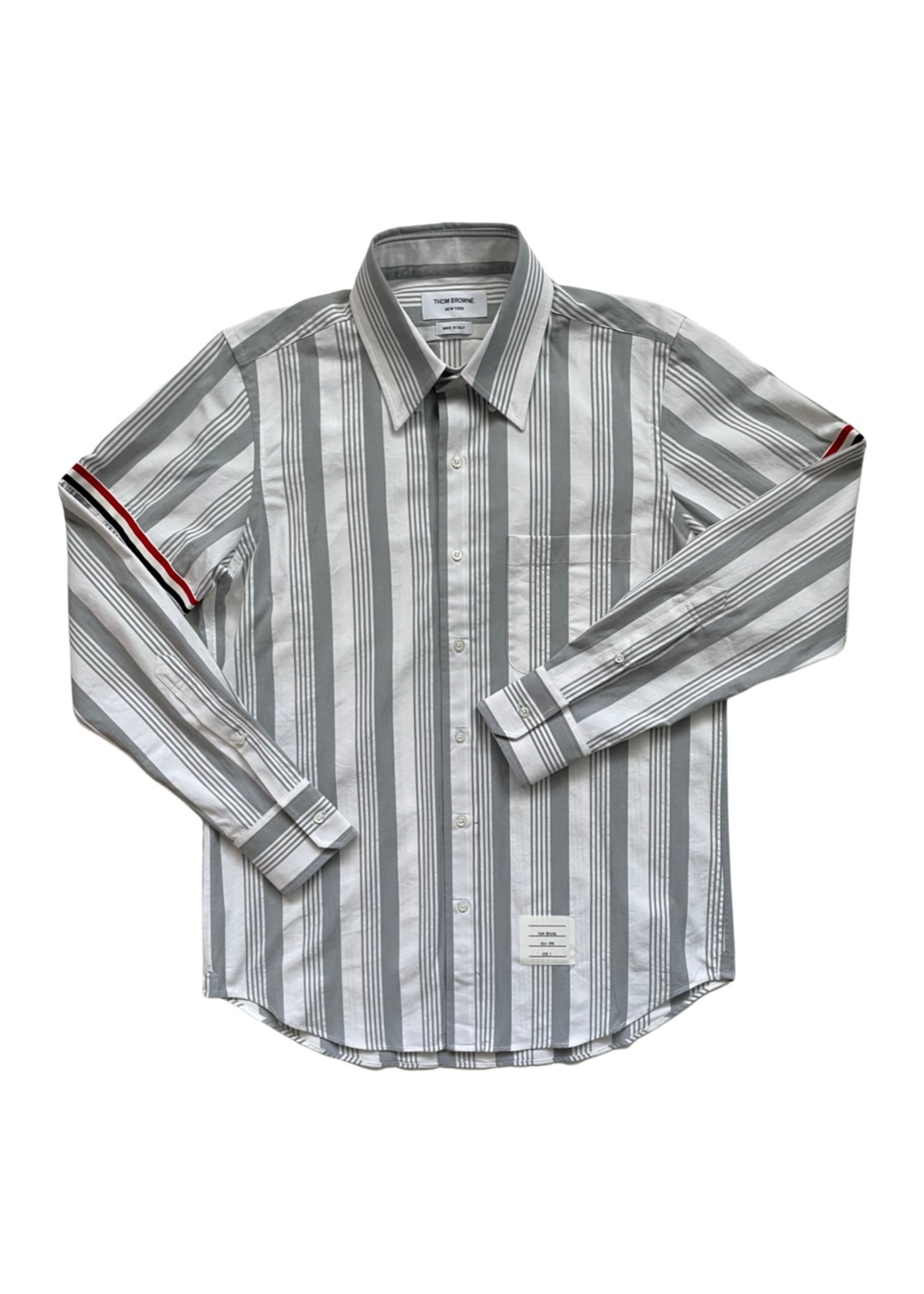 THOM BROWNE STRAIGHT FIT SHIRT IN SEERSUCKER WITH ARMBAND