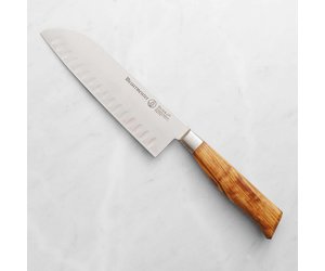 https://cdn.shoplightspeed.com/shops/612885/files/11344319/300x250x2/messermeister-oliva-elite-kullenschliff-santoku-kn.jpg