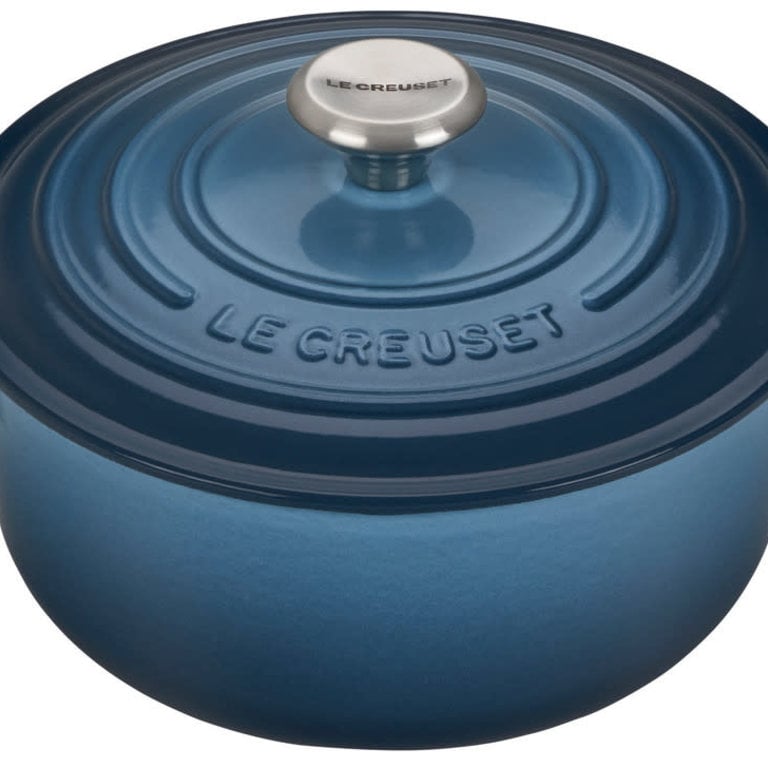 https://cdn.shoplightspeed.com/shops/612885/files/17474197/768x768x1/le-creuset-signature-round-dutch-oven-275-qt.jpg