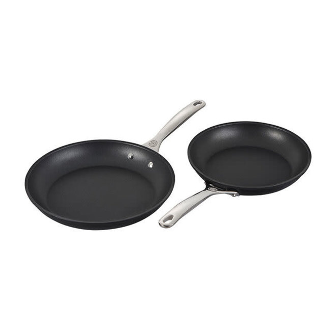 https://cdn.shoplightspeed.com/shops/612885/files/33625089/660x660x1/le-creuset-toughened-nonstick-2-pc-pro-95-in-and-1.jpg