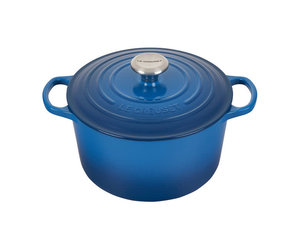 https://cdn.shoplightspeed.com/shops/612885/files/44802446/300x250x2/le-creuset-signature-round-dutch-oven-deep-525-qt.jpg