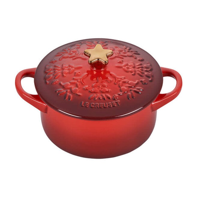 https://cdn.shoplightspeed.com/shops/612885/files/58699460/660x660x1/le-creuset-noel-star-mini-cocotte-24-oz.jpg