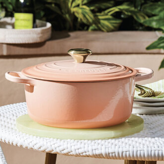 Le Creuset Signature Round Dutch Oven 7.25 qt Peche Le Creuset Signature Round Dutch Oven 7.25 qt Peche