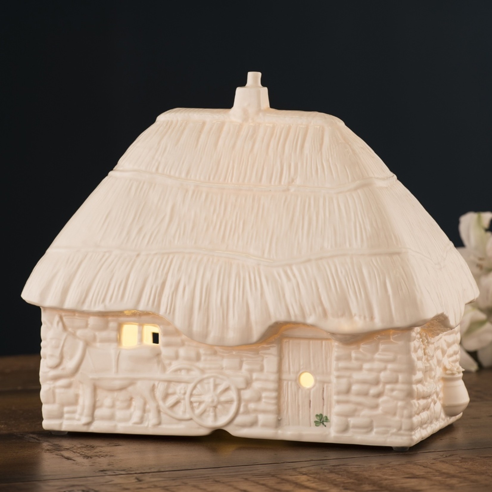 Belleek Belleek Thatched Cottage Luminaire