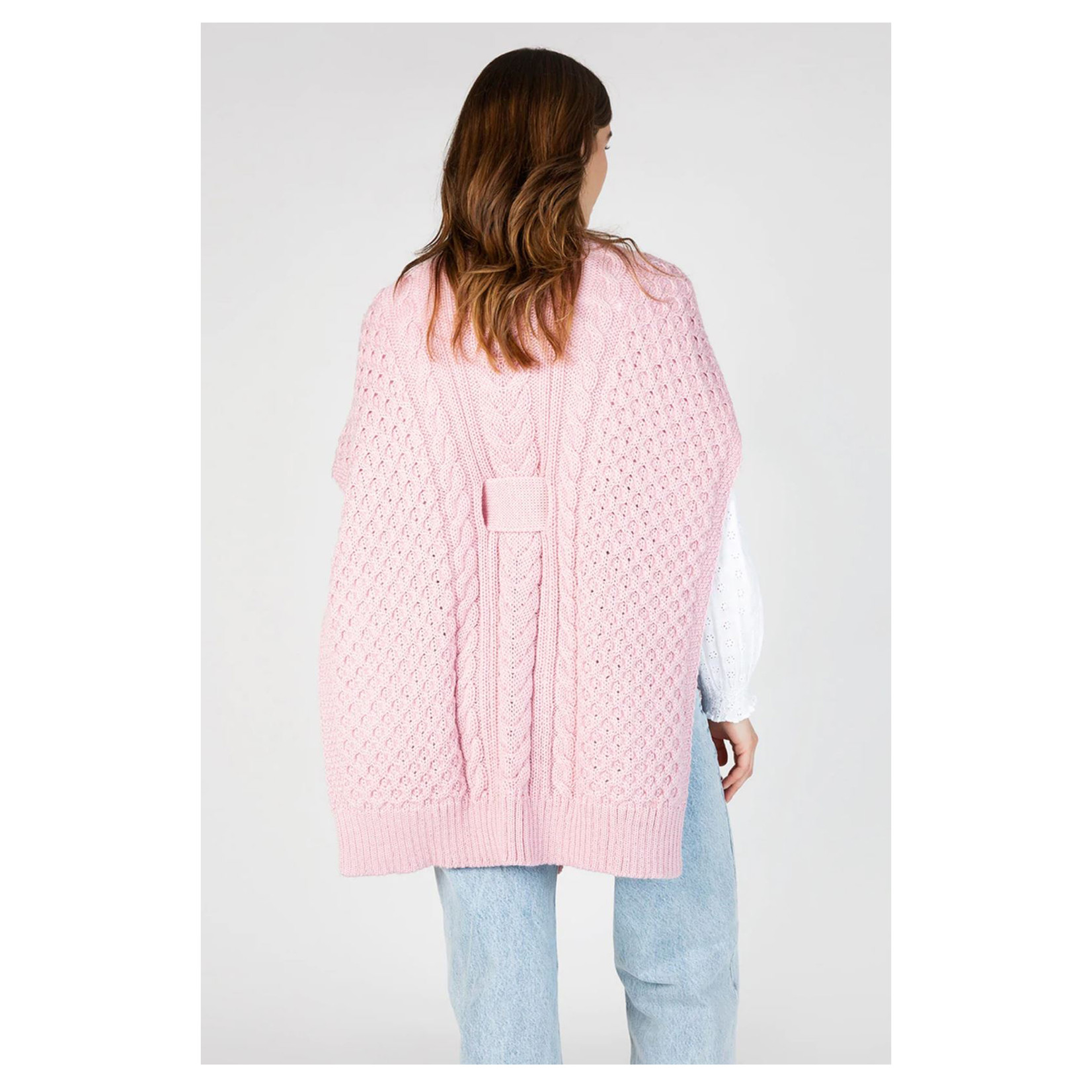 IrelandsEye Knitwear Aran Belted Cable Cape: Light Pink