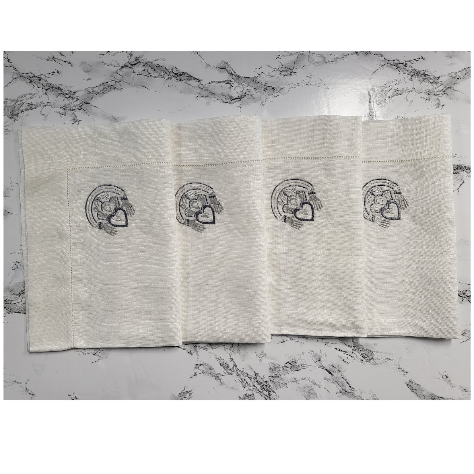 Linen Placemats: Set of 4 Claddagh/Silver - Celtic Aer