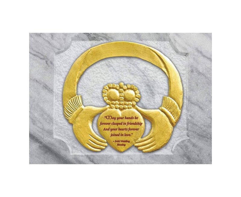 Mundo Images Wedding Card: Gold Claddagh