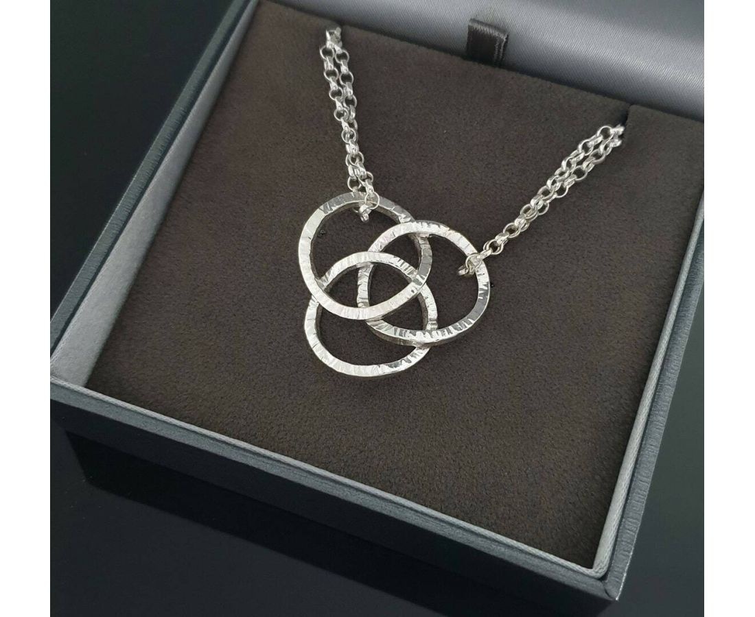 Arnua Sterling Silver Contemporary Trinity Knot Necklace