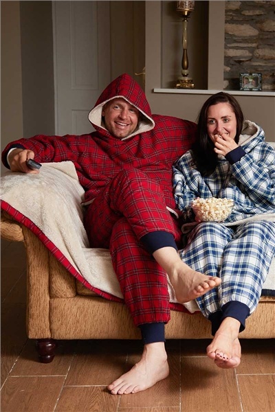 Lee Valley Ireland Tartan Fleece Blanket: Red