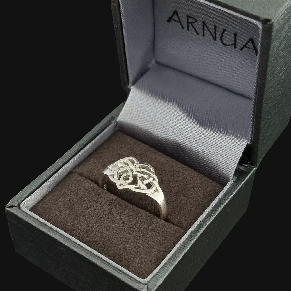 Arnua Sterling Silver Claddagh Knot Ring