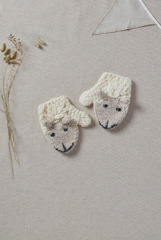 Aran Woollen Mills Baby Shepley Mittens: Natural