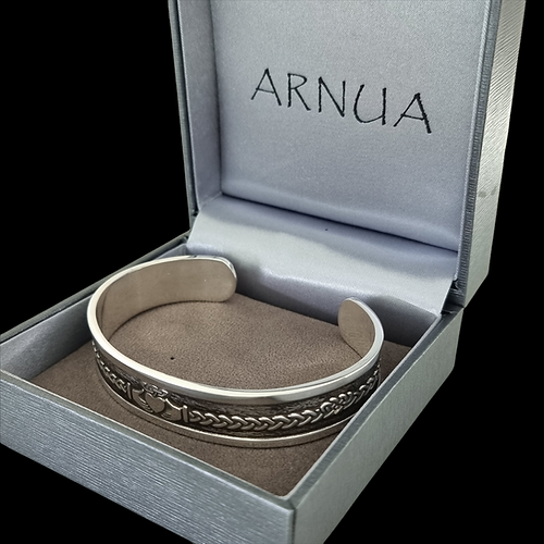 Arnua Heavyweight Sterling Silver Claddagh Bangle Bracelet
