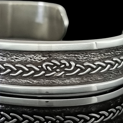 Arnua Heavyweight Sterling Silver Claddagh Bangle Bracelet