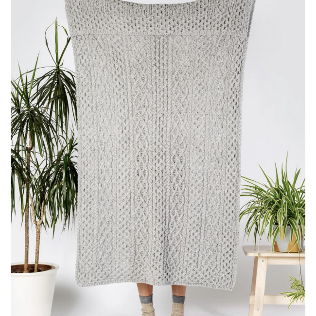 IrelandsEye Knitwear Luxe Cashmere Aran Throw Light Grey