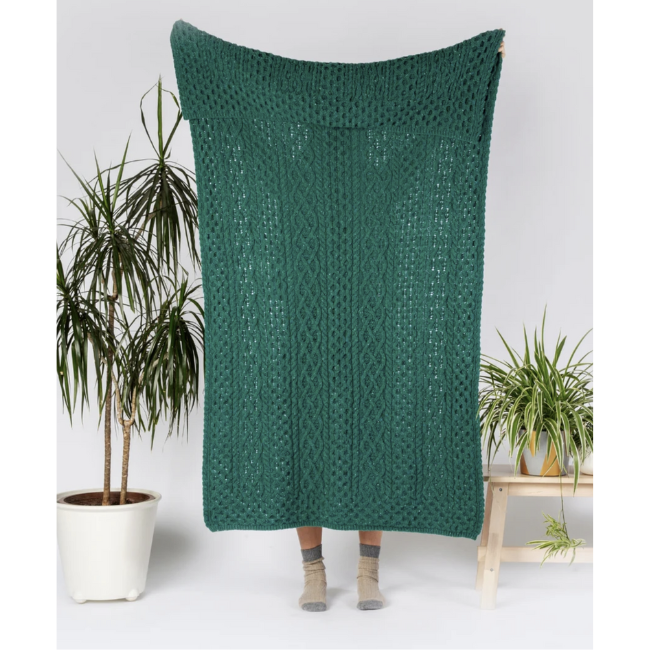 IrelandsEye Knitwear Luxe Cashmere Aran Throw Green Garden
