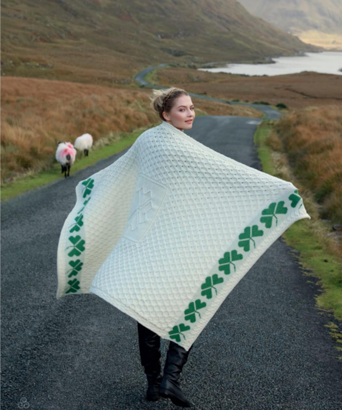 Aran Woollen Mills Aran Shamrock Throw Blanket White/Grn