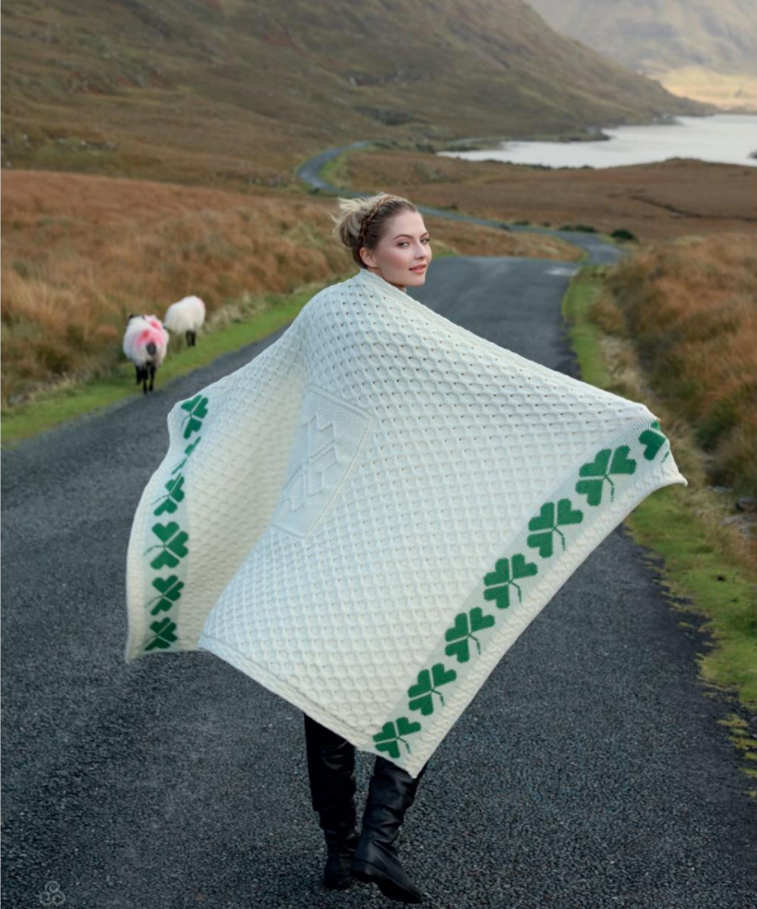 Aran Woollen Mills Aran Shamrock Throw Blanket White/Grn