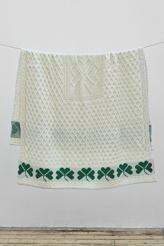 Aran Woollen Mills Aran Shamrock Throw Blanket White/Grn