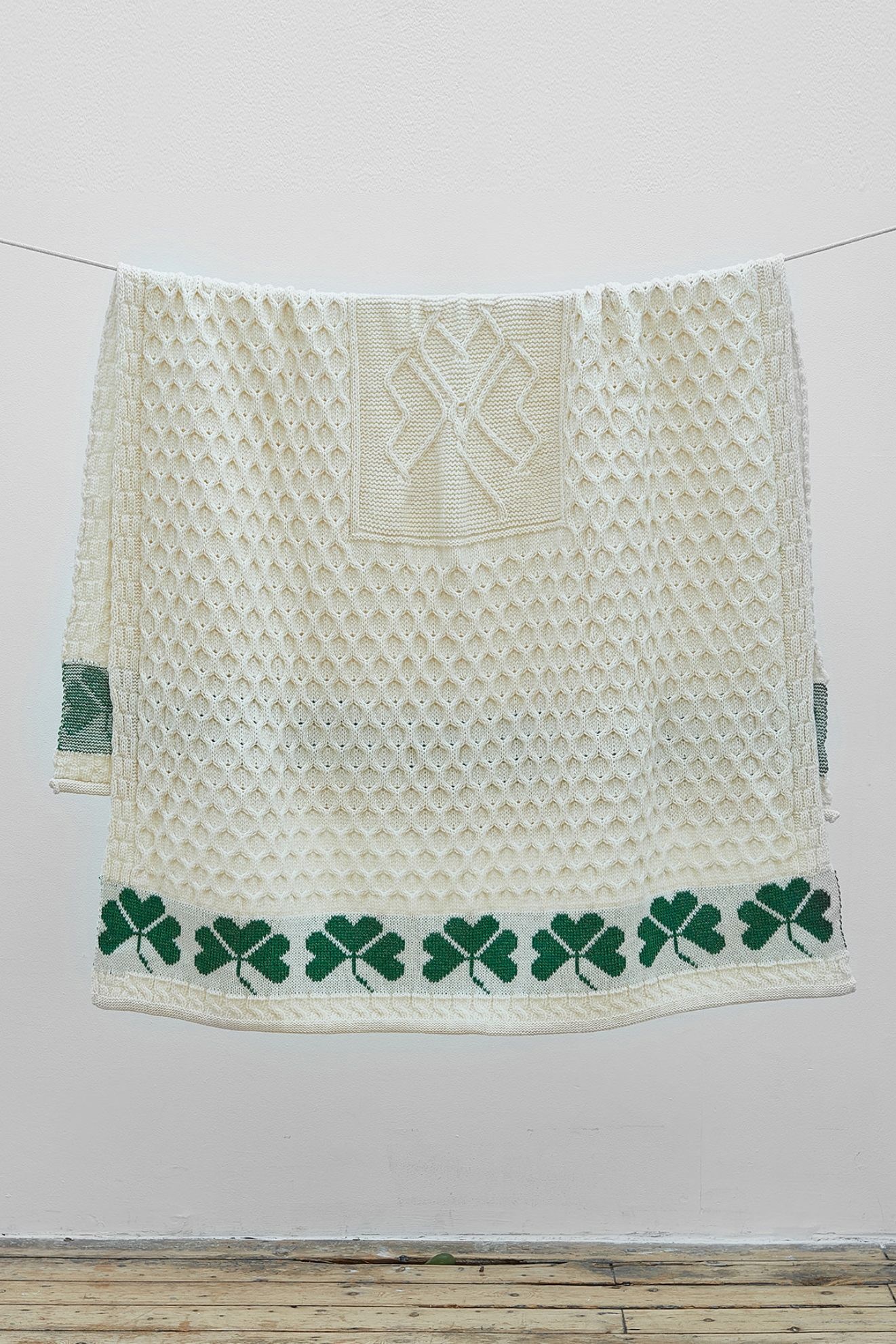 Aran Woollen Mills Aran Shamrock Throw Blanket White/Green