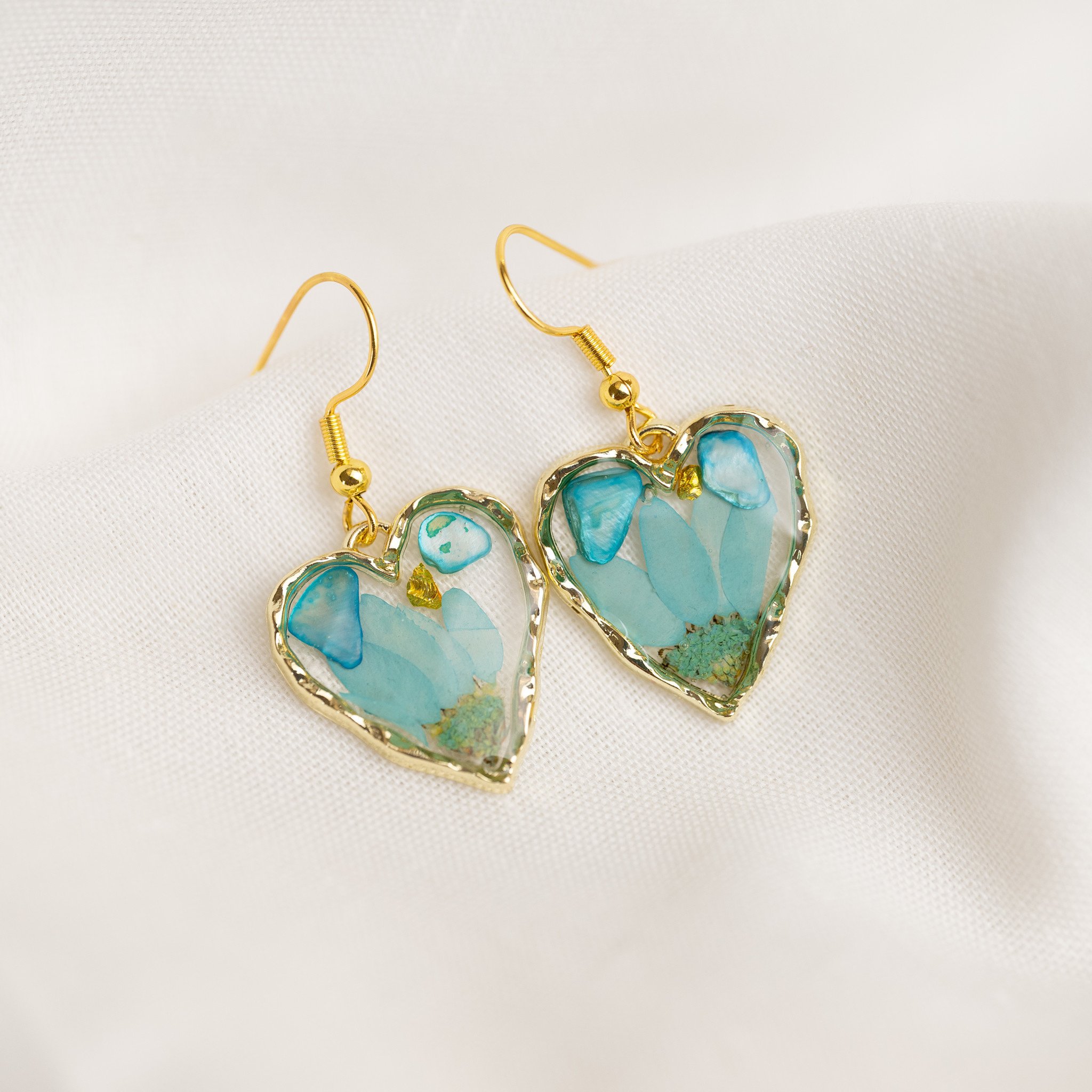Blueberry Soul Blue Daisy Heart Earrings
