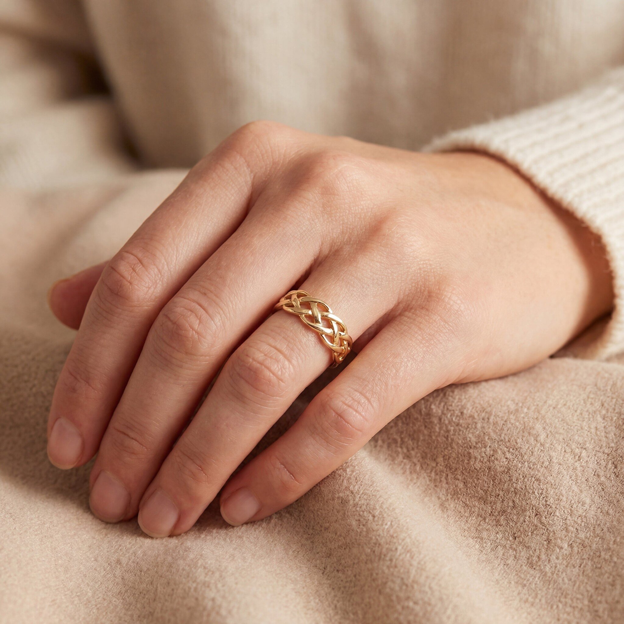 Facet 10k Gold Celtic Knot Ring