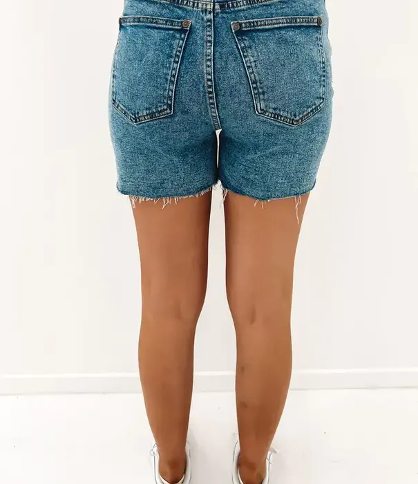 ALL ABOUT EVE Bobby Cut Off Short