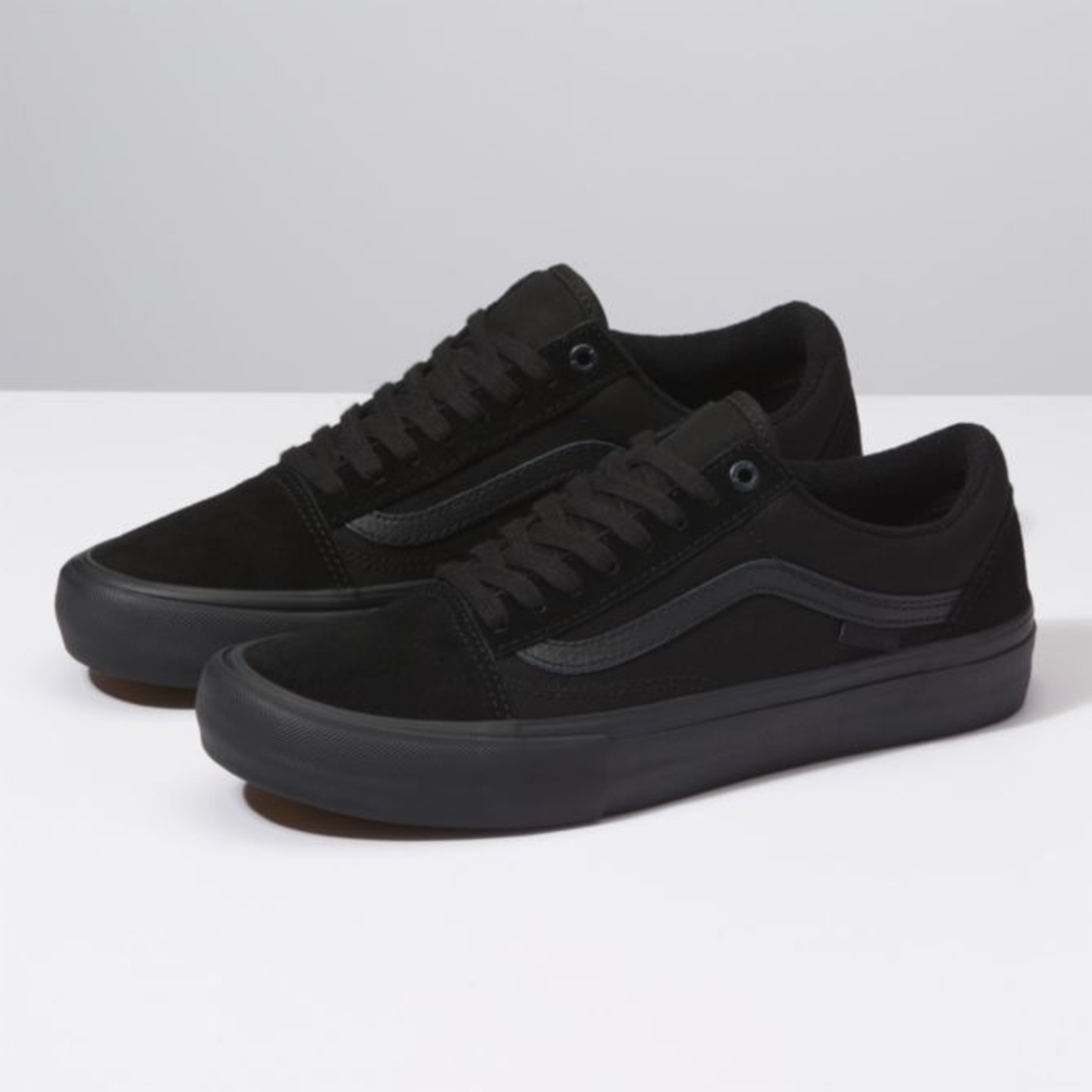 vans all black skate shoes