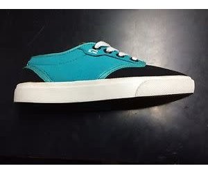globe kids skate shoes