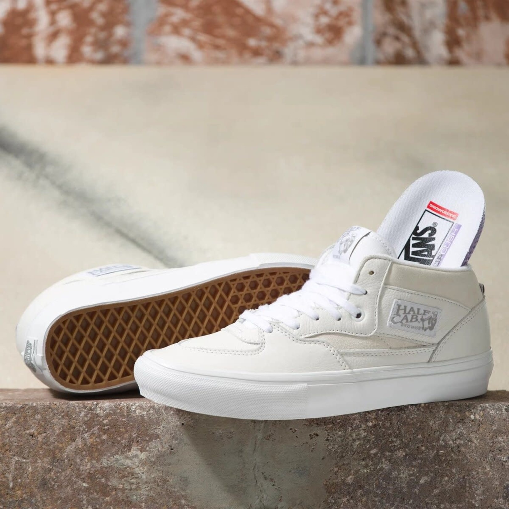 Vans Vans Mens DAZ Half Cab Skate Shoes - White/White