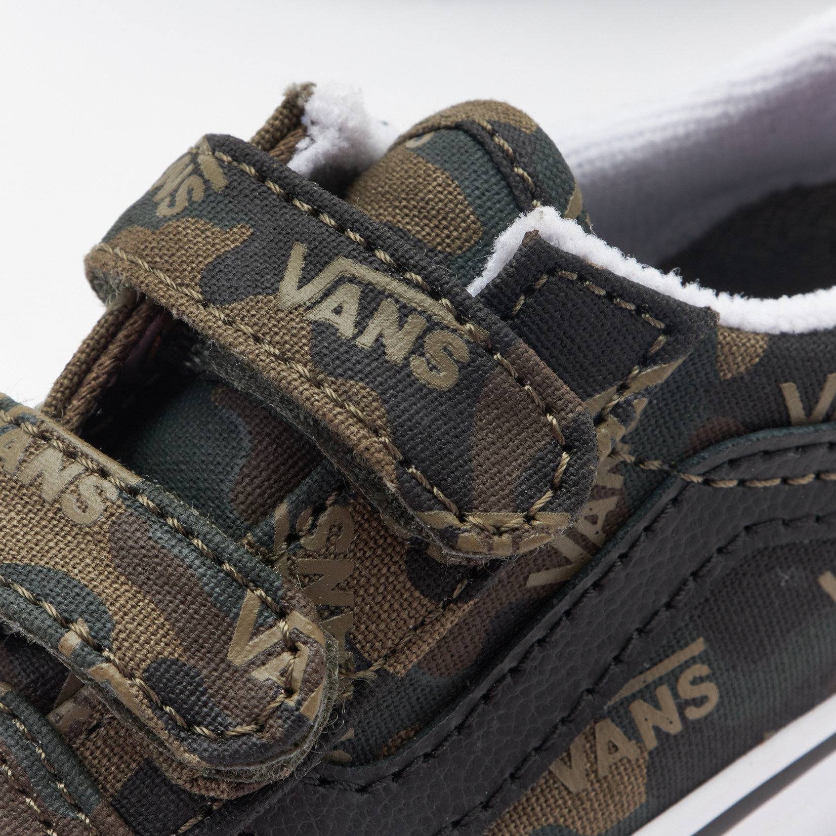 Vans Vans Velcro Old Skool V Camo Shoe - Black/Timberwolf