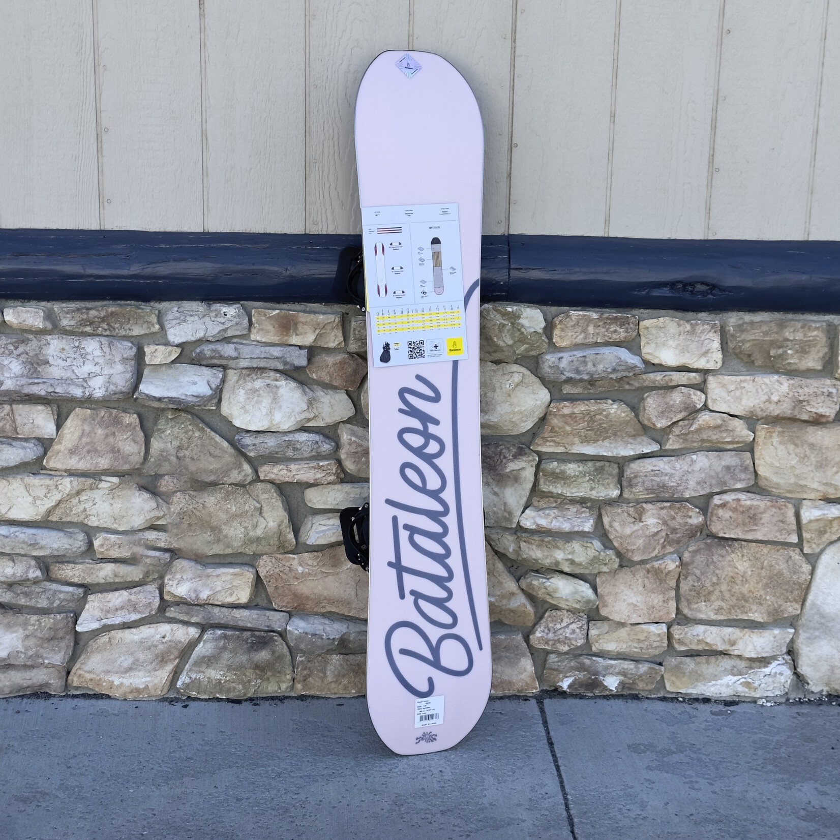 Bataleon Bataleon Spirit Snowboard Complete w/ Fix Bindings- 138